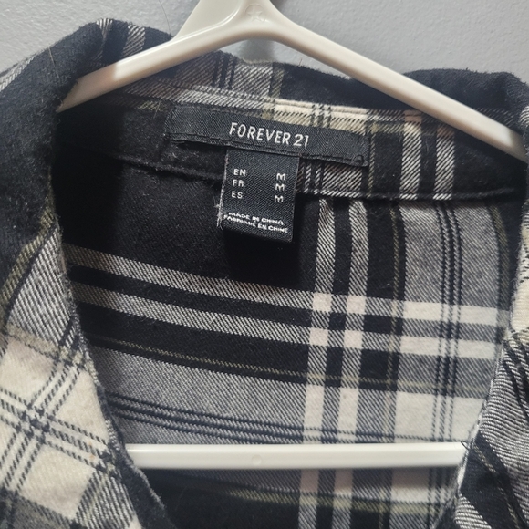 Forever 21 Cropped Plaid Button Front Shirt M - Picture 4 of 5